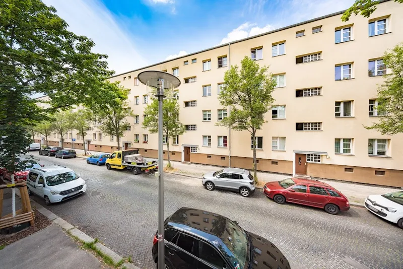 Schöne Wohnung mit Balkon in Alt-Hohenschönhausen ab sofort neu zu vermieten — photo 1